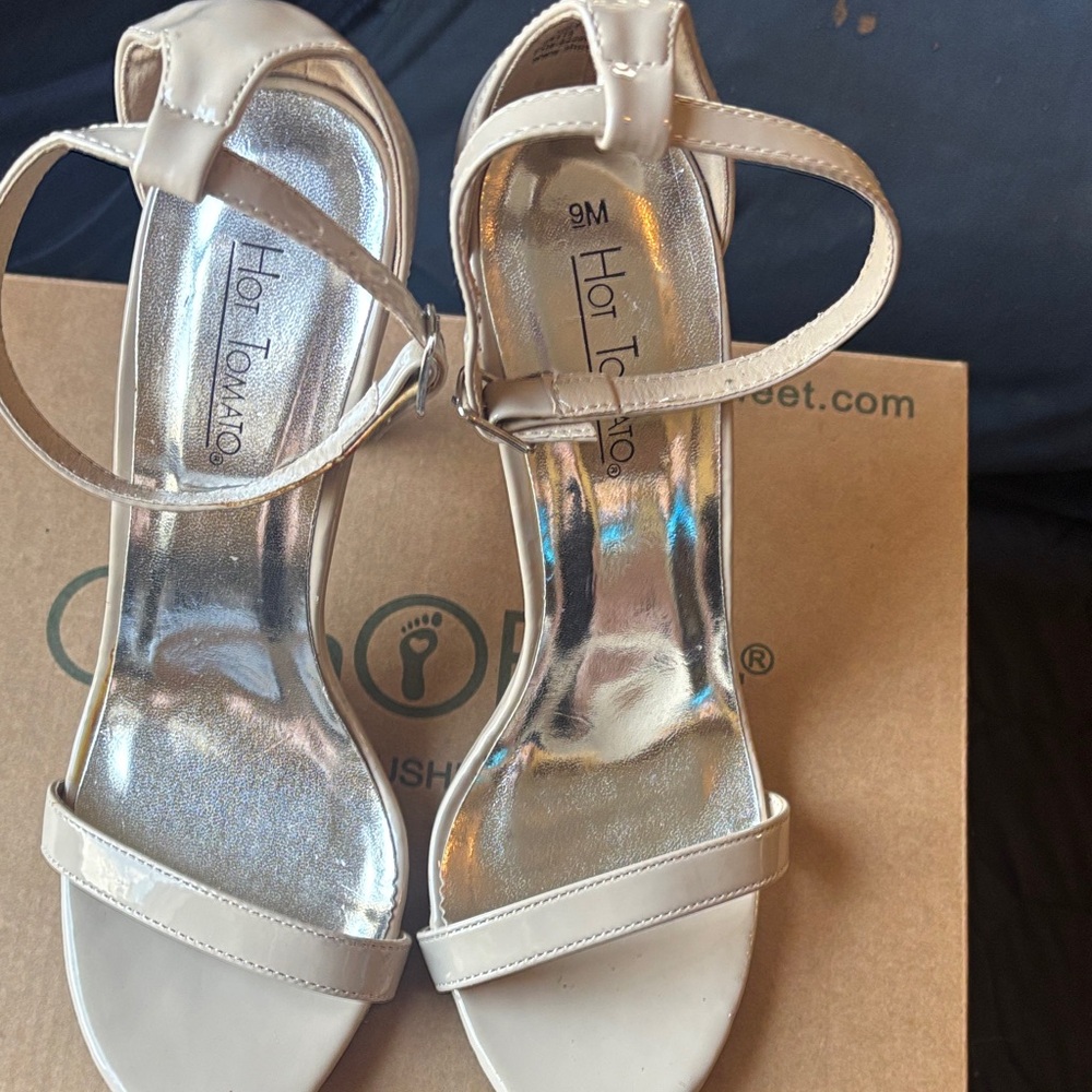 Hot Tomato Women's Cream Strappy Heels